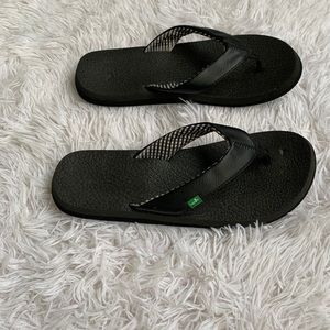 SOLD!SANUK YOG MAT THONG FLIP FLOPS